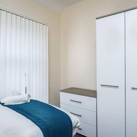 Sleeps 5, Smart Tv'S In Bedrooms Swansea Kültér fotó
