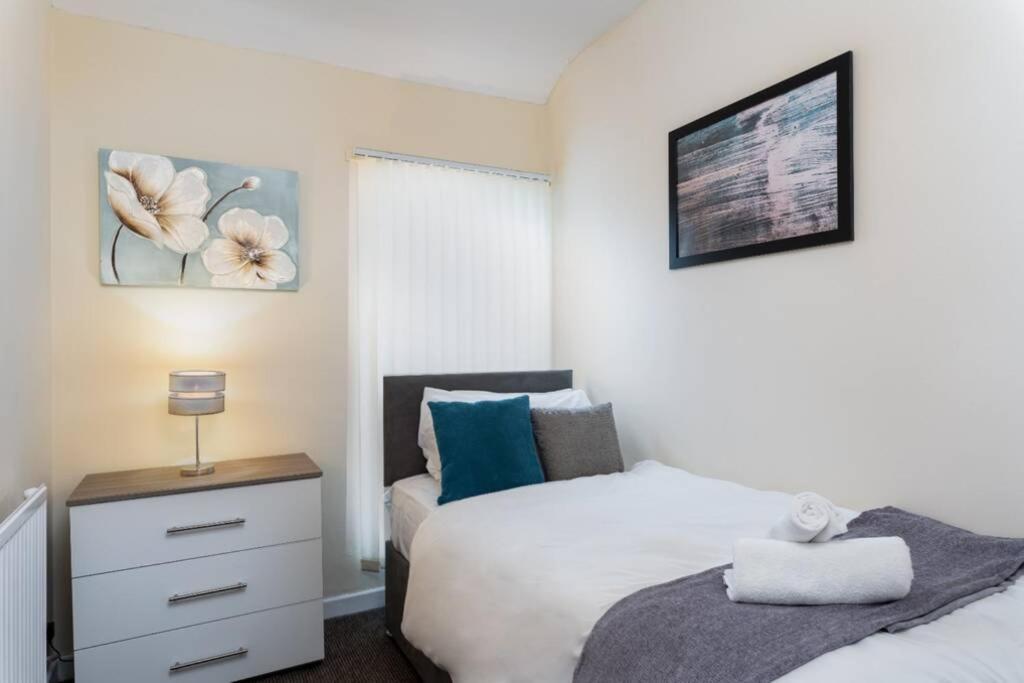 Sleeps 5, Smart Tv'S In Bedrooms Swansea Kültér fotó