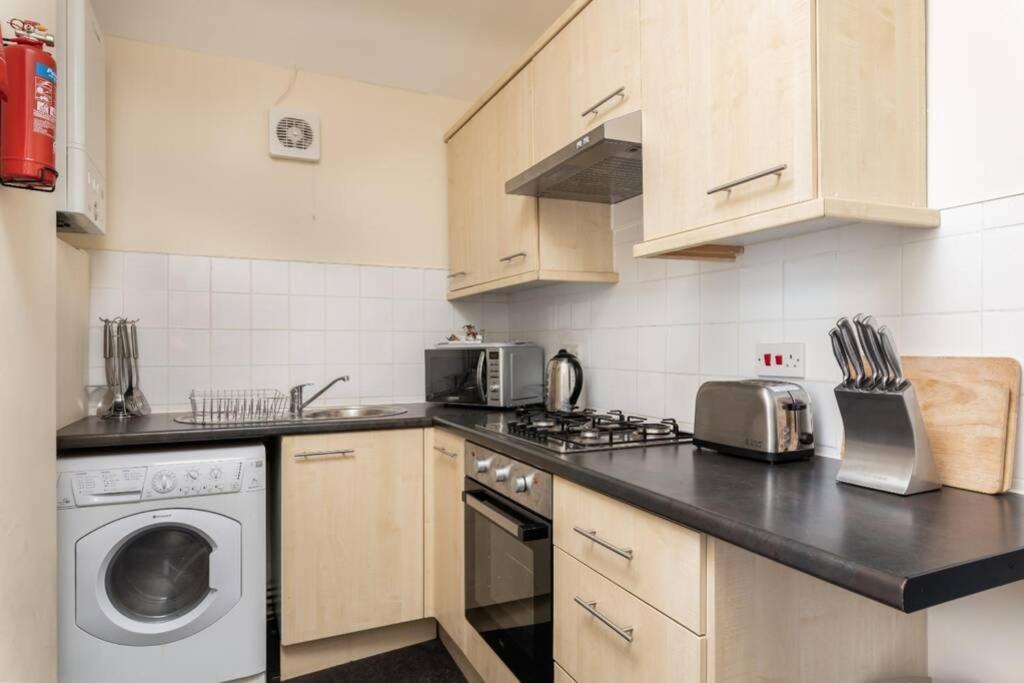 Sleeps 5, Smart Tv'S In Bedrooms Swansea Kültér fotó