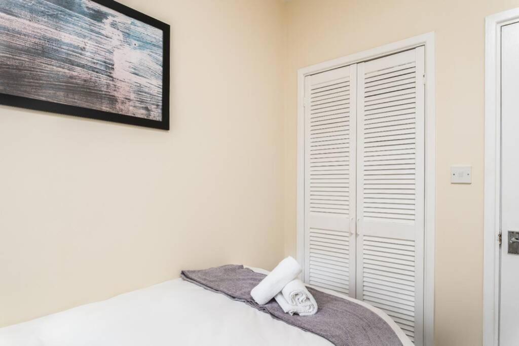 Sleeps 5, Smart Tv'S In Bedrooms Swansea Kültér fotó