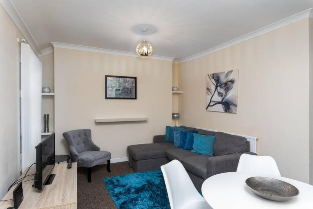 Sleeps 5, Smart Tv'S In Bedrooms Swansea Kültér fotó