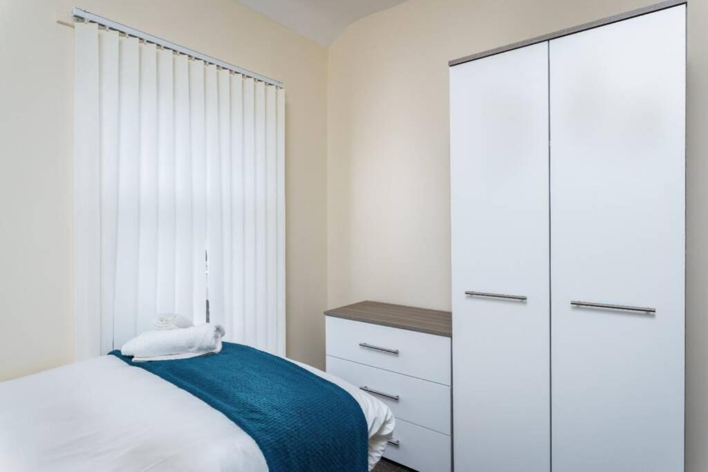Sleeps 5, Smart Tv'S In Bedrooms Swansea Kültér fotó