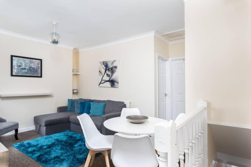 Sleeps 5, Smart Tv'S In Bedrooms Swansea Kültér fotó